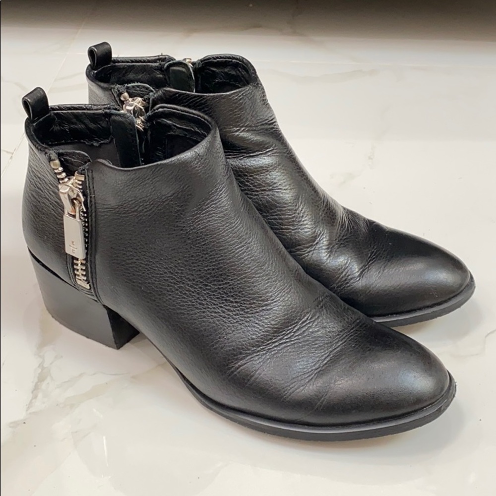 Kenneth Cole Levon Bootie